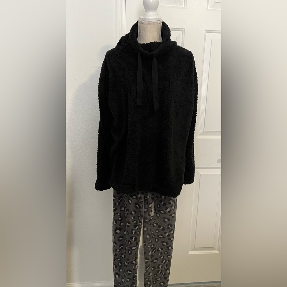 Timber Ridge Size: M  Women PJ Set Long Sleeve NWOT